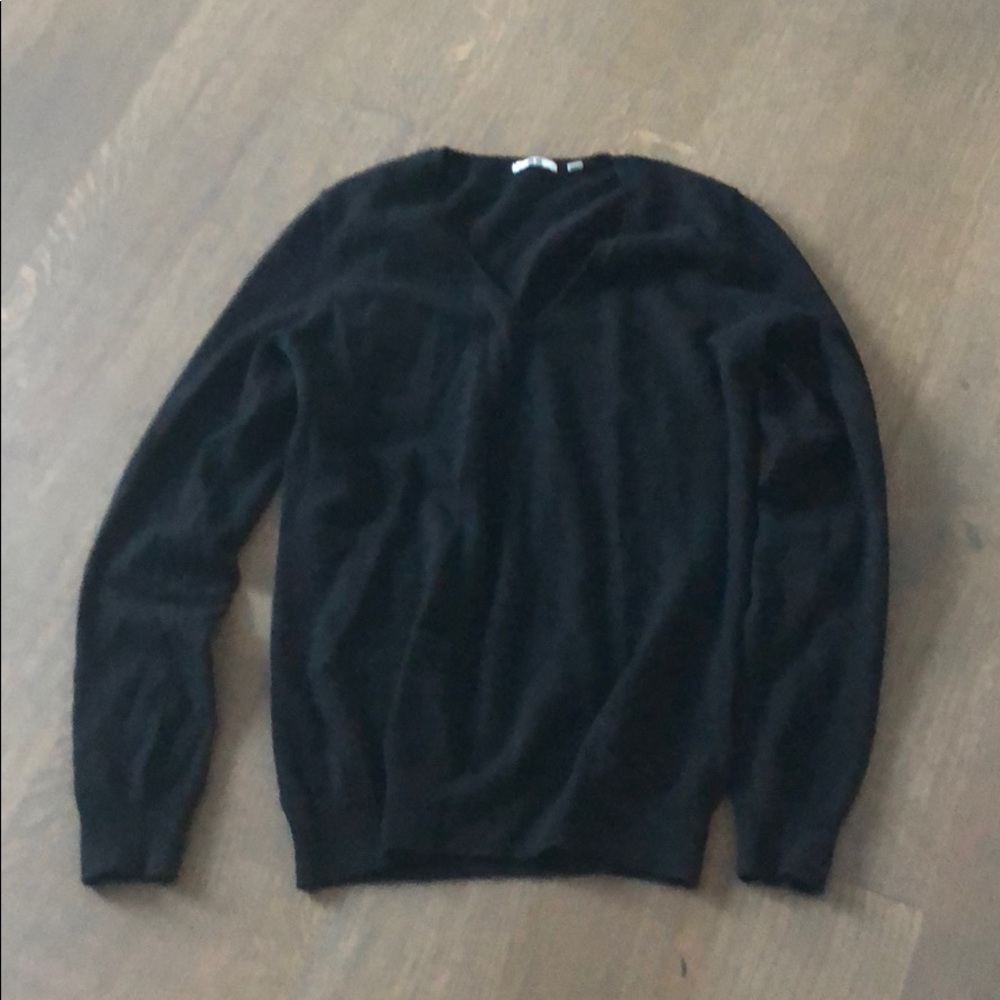 Cashmere v neck sweater